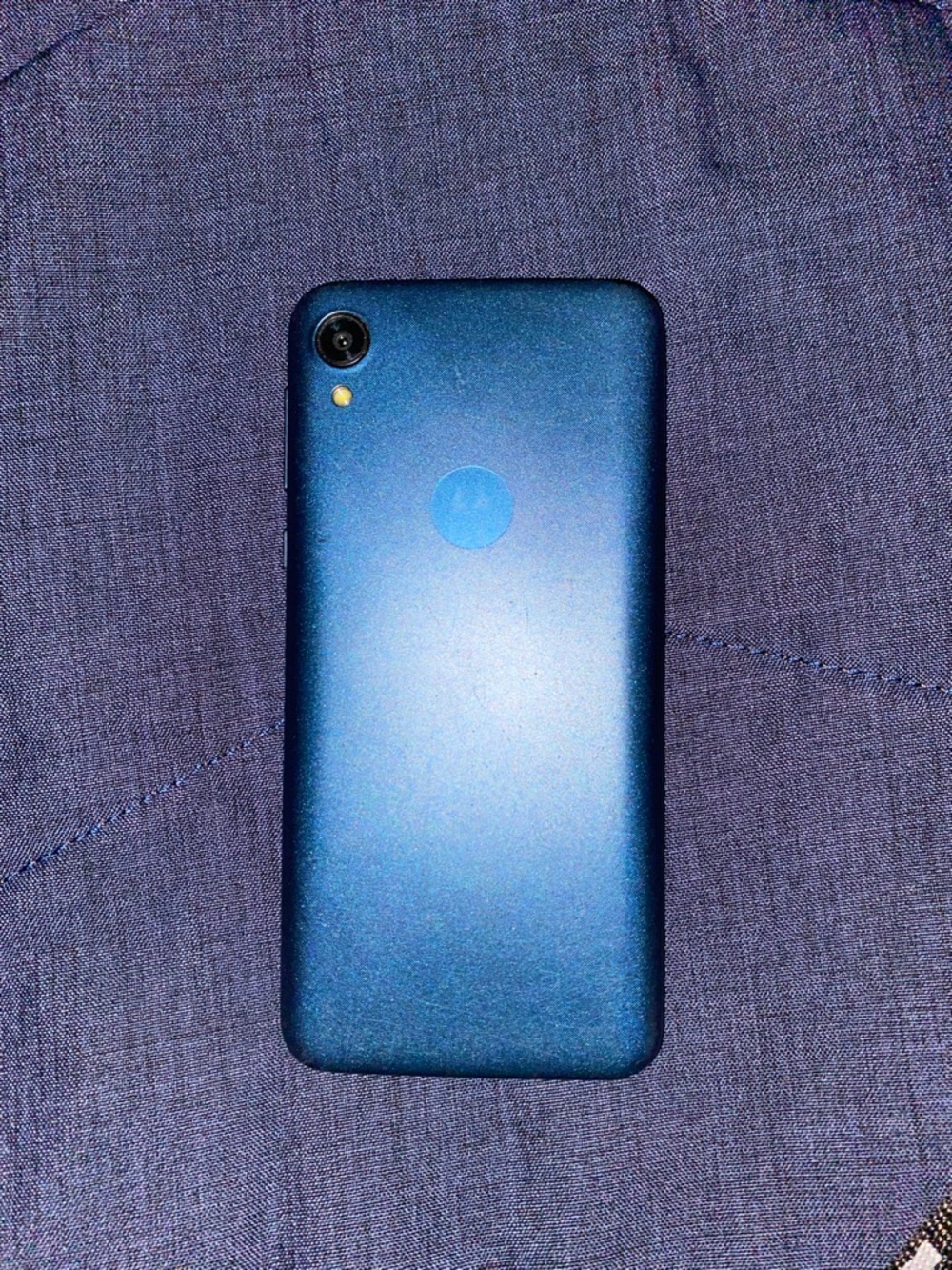 Motorola moto e6 - Sleek Blue Finish